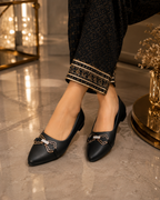 Crown Buckle Pumps EE 007